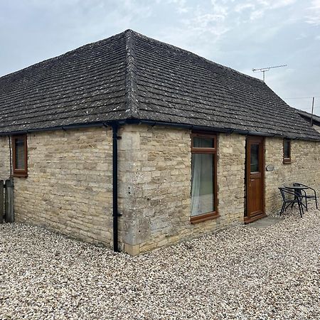 Tupenny Cottage, Old Mill Farm, Cotswold Water Park 赛伦塞斯特 外观 照片