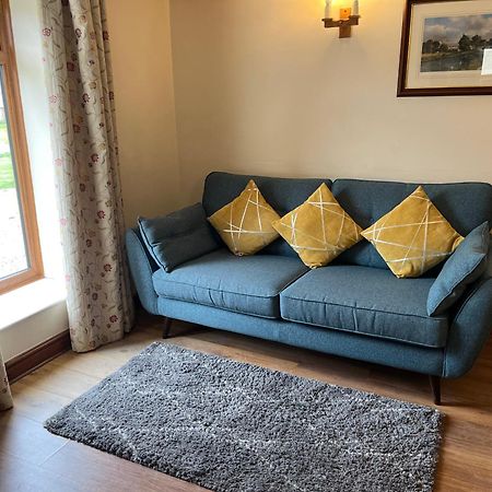 Tupenny Cottage, Old Mill Farm, Cotswold Water Park 赛伦塞斯特 外观 照片