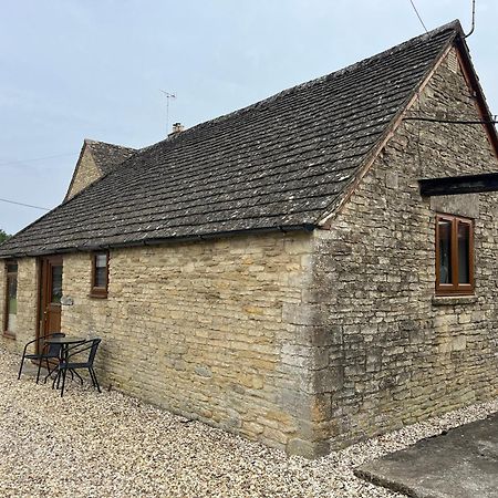 Tupenny Cottage, Old Mill Farm, Cotswold Water Park 赛伦塞斯特 外观 照片