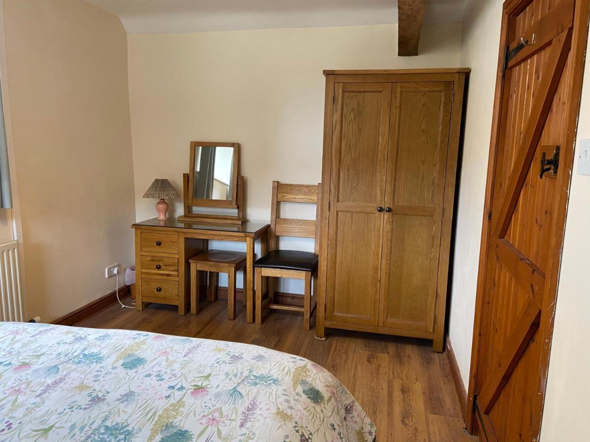 Tupenny Cottage, Old Mill Farm, Cotswold Water Park 赛伦塞斯特 外观 照片