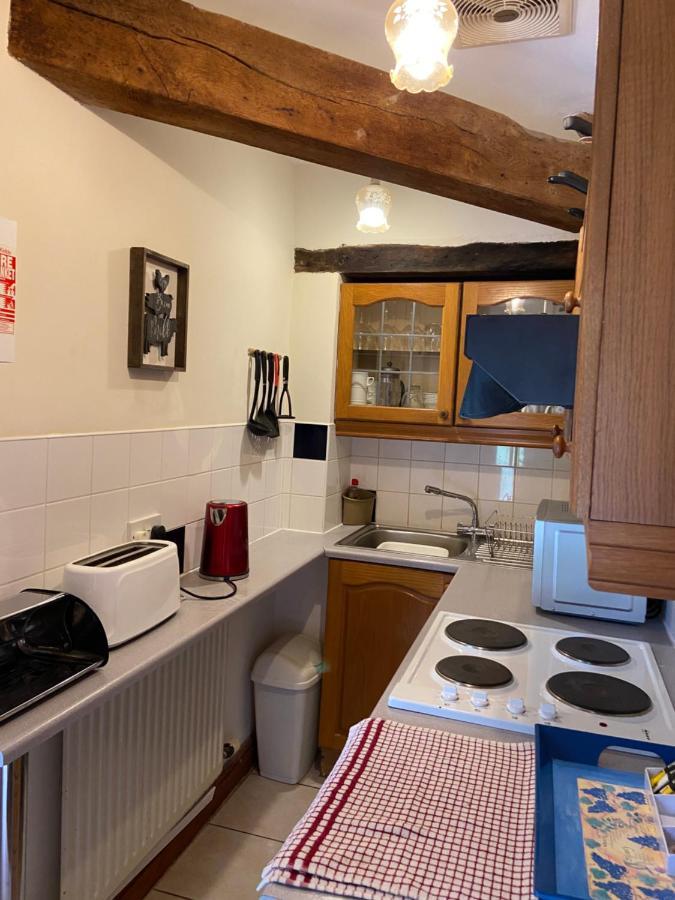Tupenny Cottage, Old Mill Farm, Cotswold Water Park 赛伦塞斯特 外观 照片