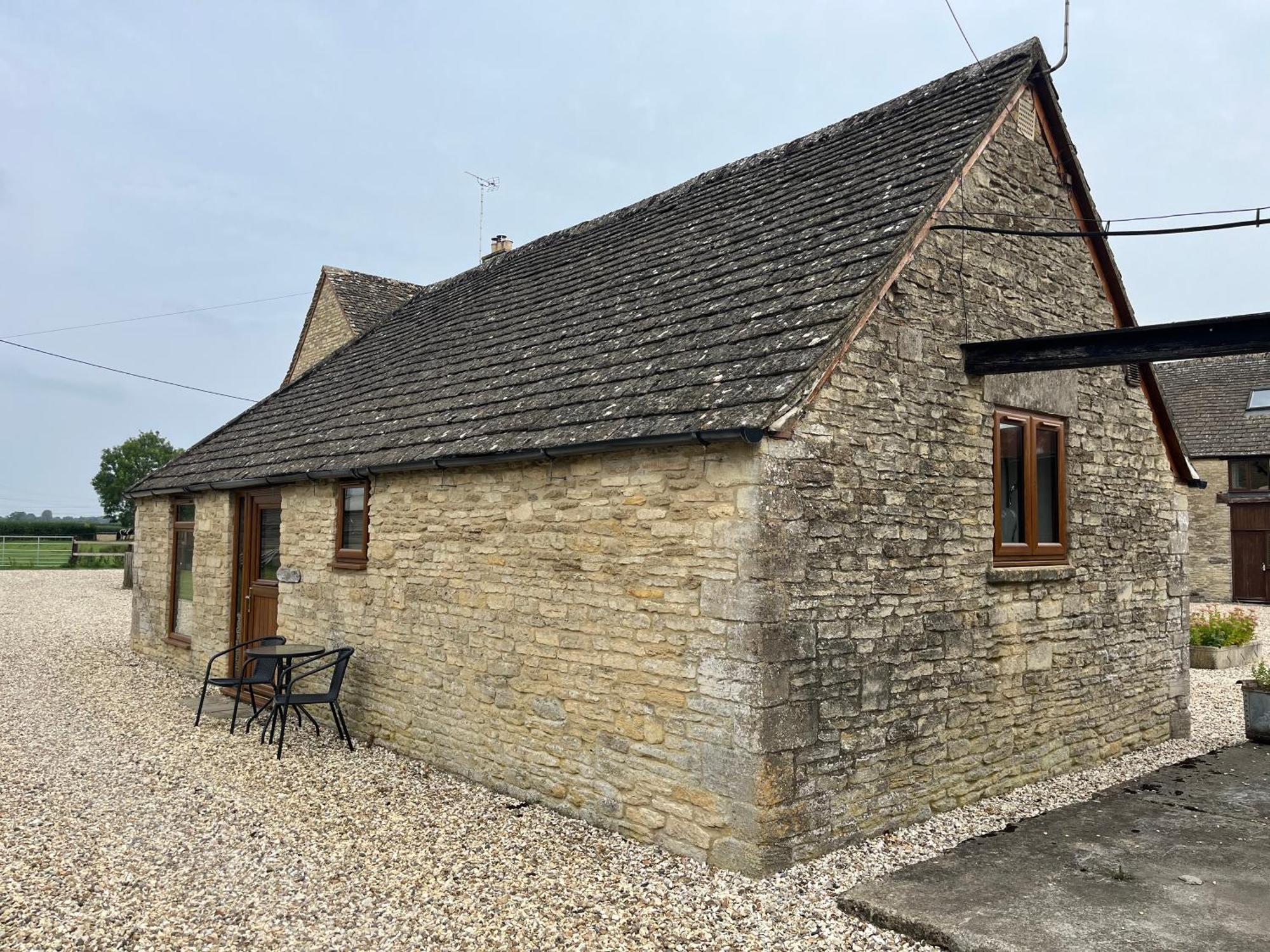 Tupenny Cottage, Old Mill Farm, Cotswold Water Park 赛伦塞斯特 外观 照片