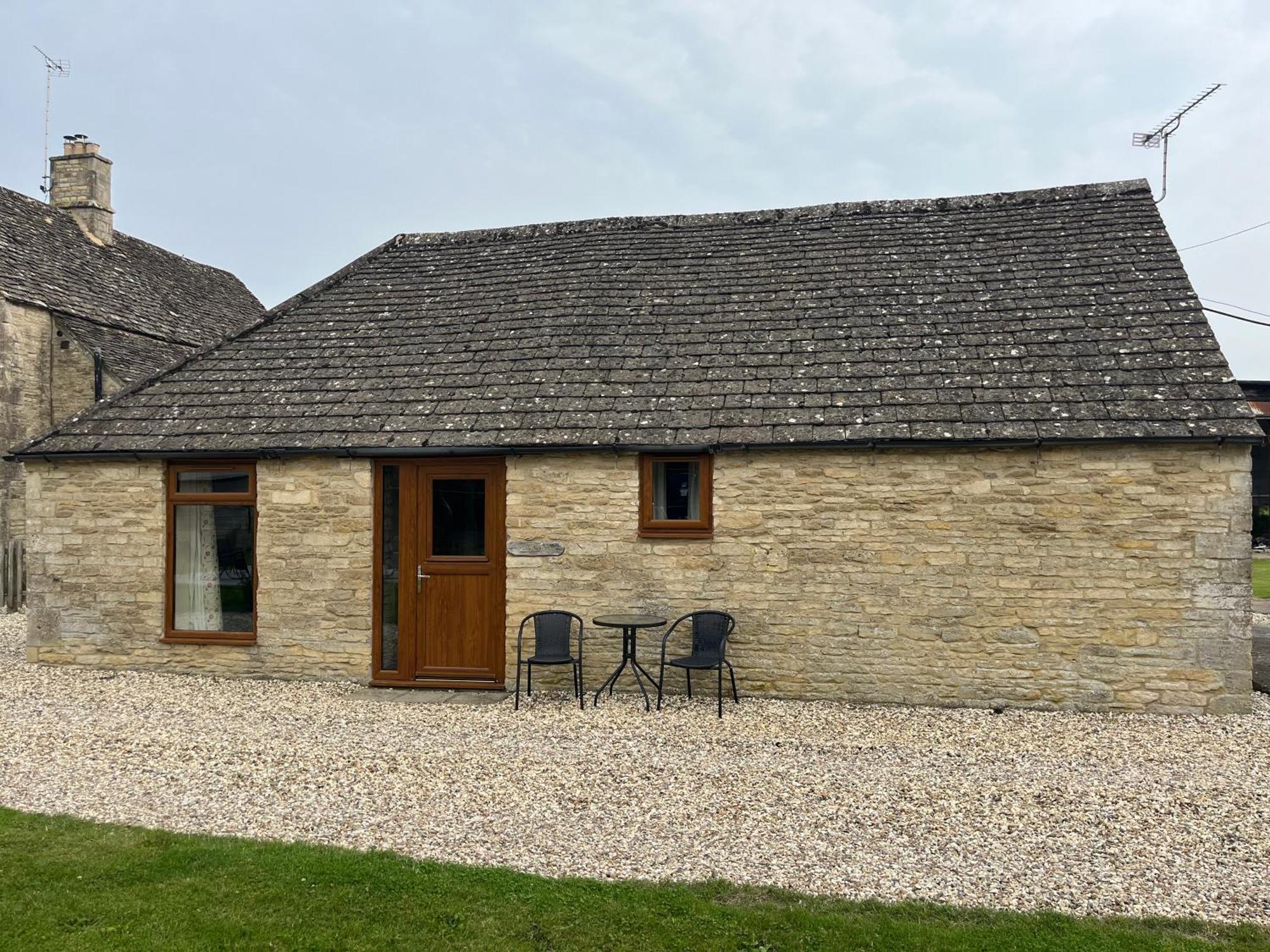 Tupenny Cottage, Old Mill Farm, Cotswold Water Park 赛伦塞斯特 外观 照片